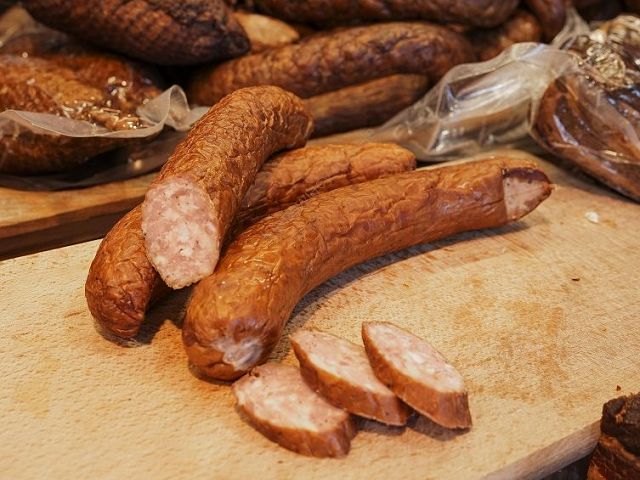 Swojskie wyroby - kiełbasy